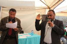 አዲሱ የአንድነት ፓርቲ ተመራጭ ፕሬዘዳንት አቶ በላይ ፈቃዱ ቃለ መሐላ ሲፈፅሙ