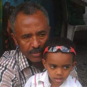 ጋዜጠኛ ግሩም ተ/ኃይማኖት ከልጁ ጋር